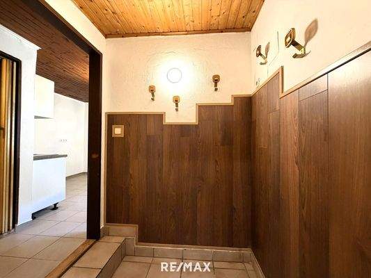 6 Eingangsbereich Gardarobe