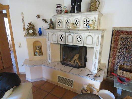 Kachelofen in der Einliegerwohnung UG 