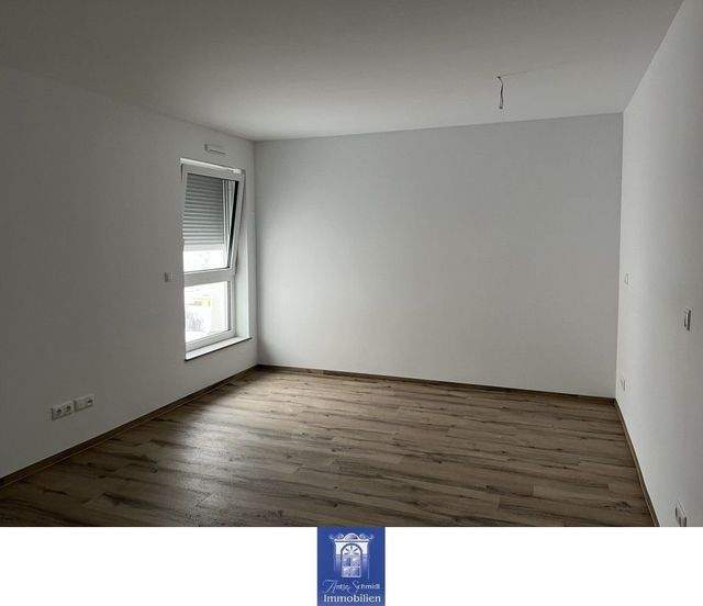 Himmlischer Dachtraum mit Fußbodenheizung und exklusivem Bad im Erstbezug! Lift! - Photo 2