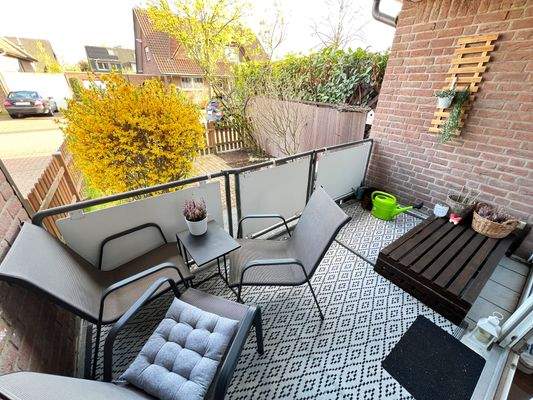 Whg 3 - Vorgarten mit Loggia