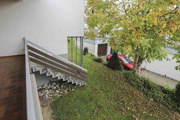 Treppe vom Balkon EG in Garten