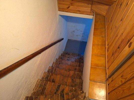19 Kellertreppe.jpg