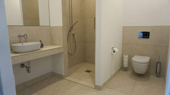 07. komplettes Badezimmer