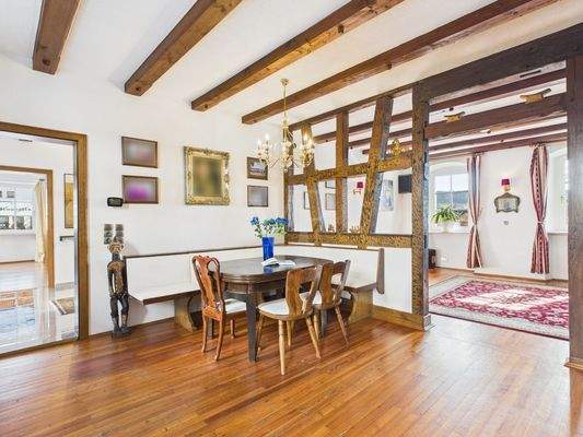 Wohn- Essbereich mit Blick in die Diele