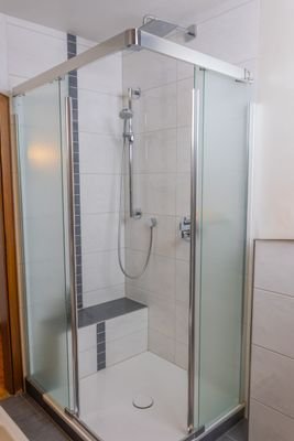 Badezimmer Dusche Erdgeschoss