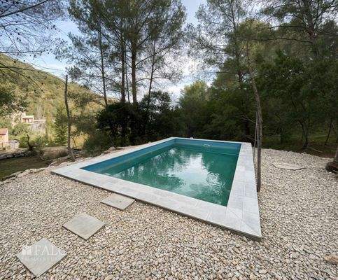 Pool renoviert (KI generiert)