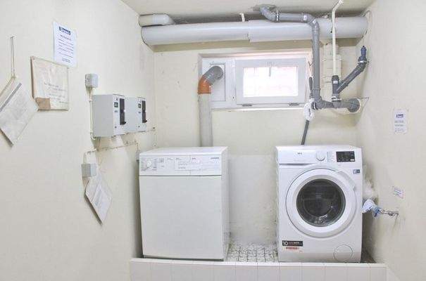 Münzeinwurf  im Waschkeller