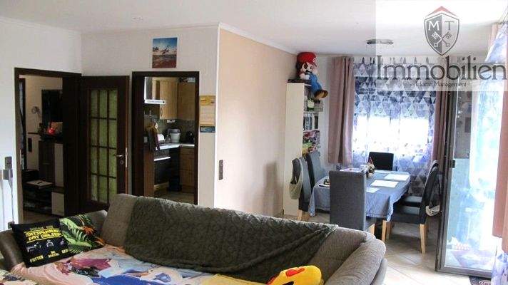 Wohnzimmer EG mit Zugang zur großen Terrasse