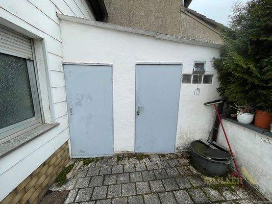 2x Abstellräume im Garten