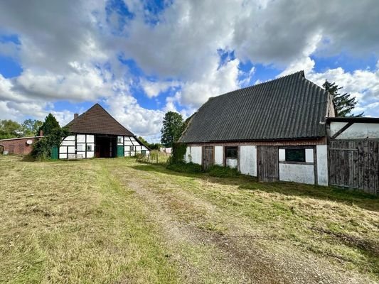 Stall und Bauernhaus