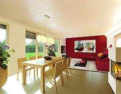 Sonnendurchflutet das Wohnzimmer