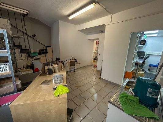 3.2 Lagerraum mit Küchenelement