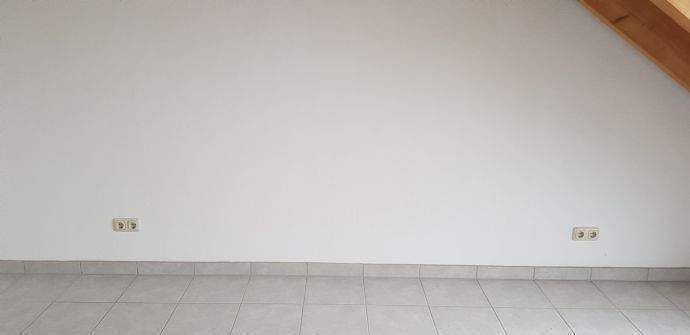 Schlafzimmer. Vor dem Schlafzimmer Westbalkon