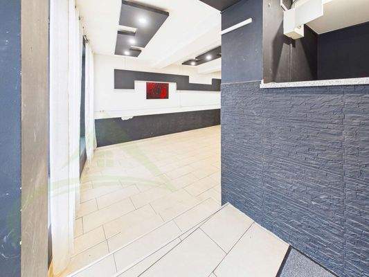 Gewerbeeinheit Links