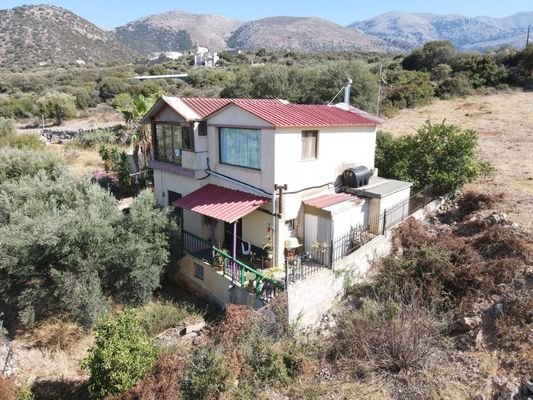 Kreta, Sisi: Einfamilienhaus mit großem Garten mit herrlicher Aussicht zu verkaufen