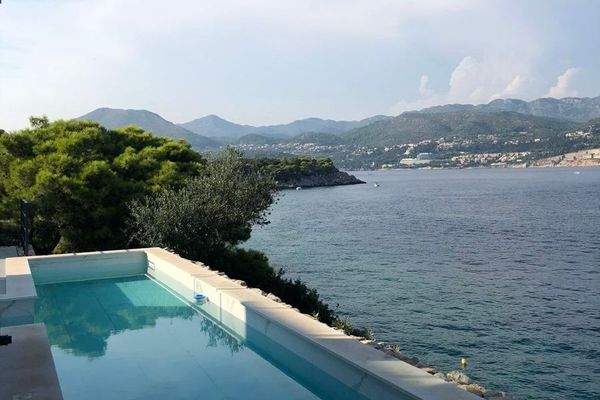 Außenansicht mit Meer