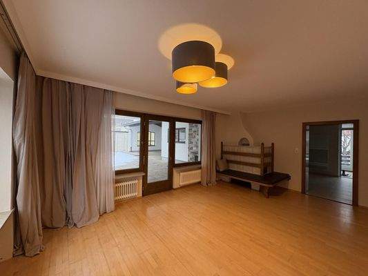 Wohnzimmer mit Kachelofen