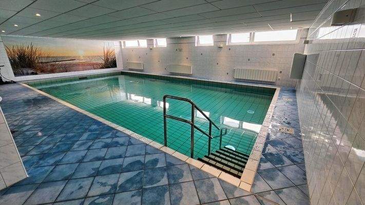 Schwimmbad-Treppe statt Leiter