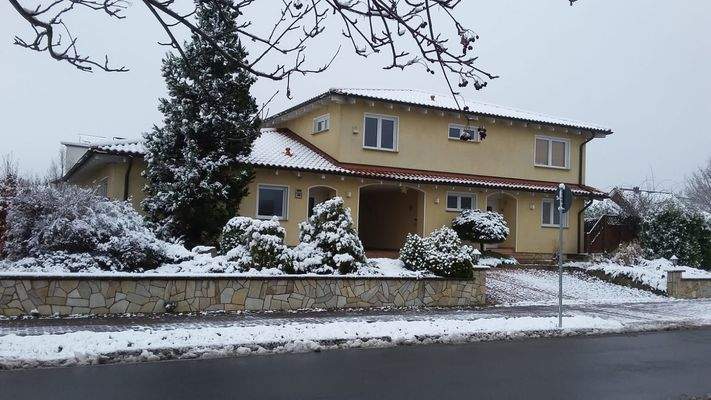 Haus Außenansicht.jpg