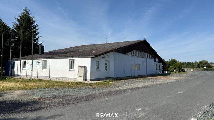 Büro und Lagerhale