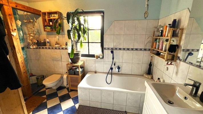 Masterbad mit Wanne, Dusche und WC