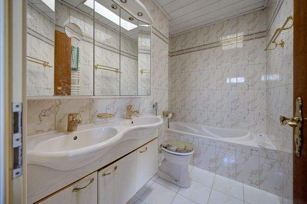 Badezimmer Hochparterre