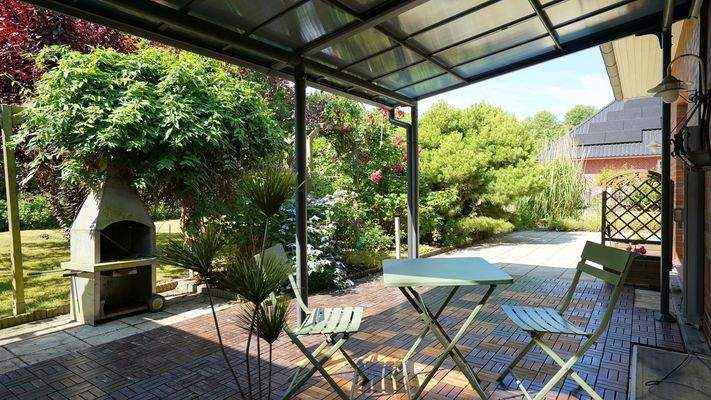 ...überdachten Teil der Terrasse