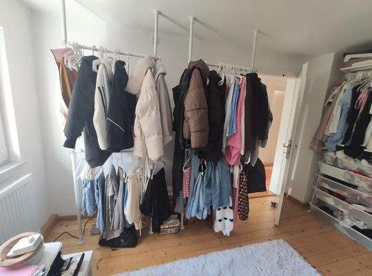 OG: Arbeits- /Kinderzimmer Bild 3