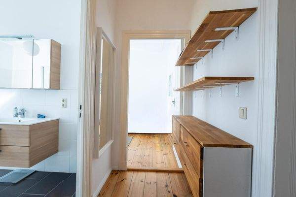 2. Eingangsbereich / Flur