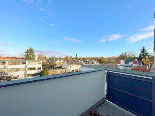 Sehr schöne und weite Aussicht vom Balkon