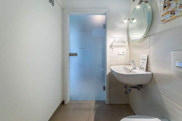 neu modernisiertes Badezimmer