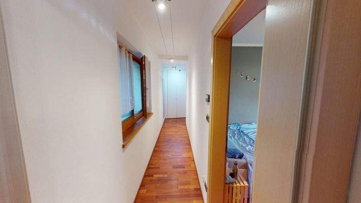 Gargazon-Gargazzone-Vierzimmerwohnung-quadrilocale-Garten-giardino-Garage-Stellplatz-posto macchina-Videoüberwachung-Alarmanlage-Keller-cantina