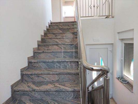 Apartment und weitere Schlafzimmer im 1. Stock