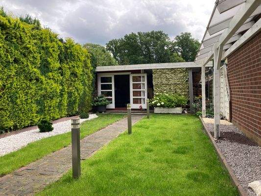 Garten mit Gartenhaus