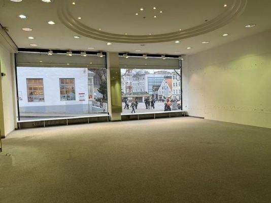 Verkaufsfläche mit Schaufenster