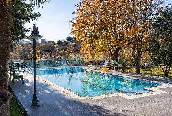 Homes with Pool and Parking in a Natural Landscape in İstanbul