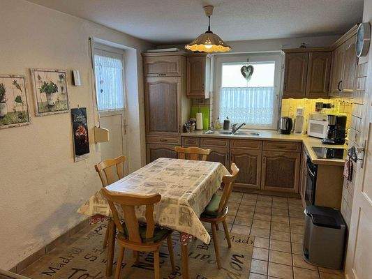 EG Küche mit Ausgang zum Garten.JPG