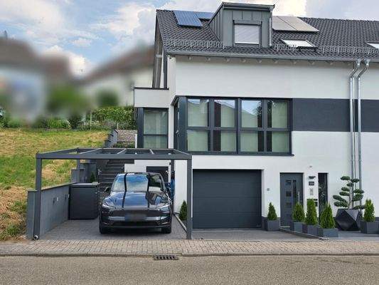 Hauseingang, Carport und Garage (Westen)