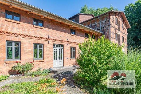 Vorderseite des Wohnhauses