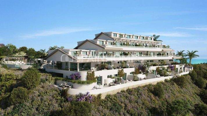 Beachside Sea-View Flats with Pool and Parking in Benalmadena