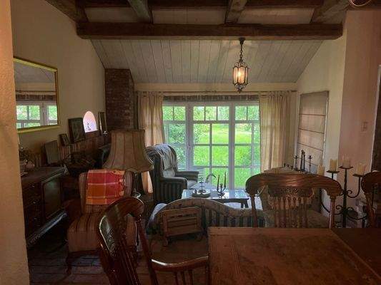 Wohnzimmer m. Blick in den Garten