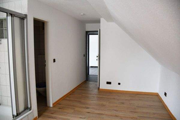 Gästezimmer mit Bad.JPG