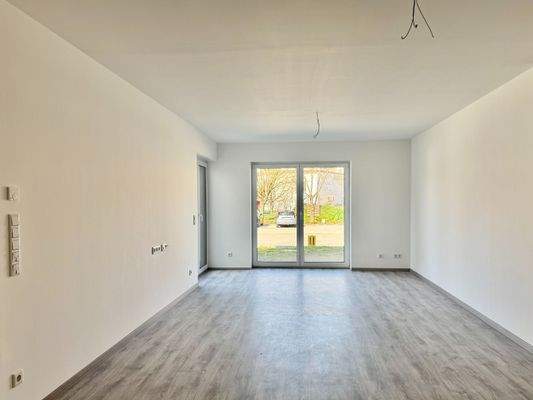 Wohn- und Essbereich mit Zugang zur Terrasse