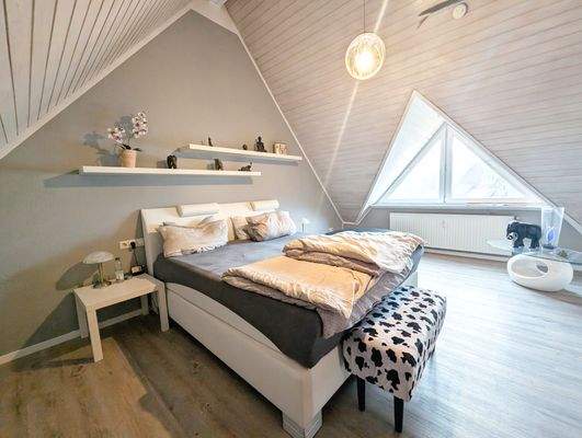 Wohnung DG Zimmer1.jpg