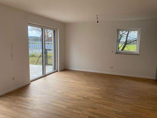 Wohnraum mit Blick zur Terrasse