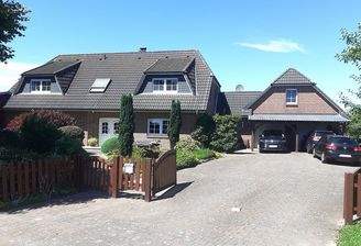 Haupthaus mit Garage