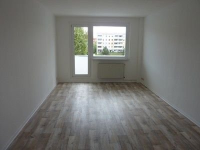 -- Wohnung mit Balkon --