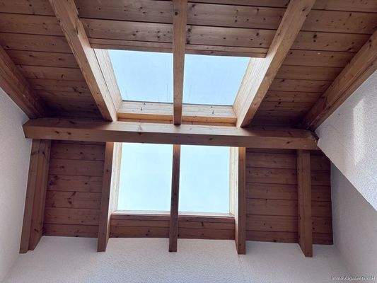 Die Raumhöhe im 1.OG sorgt für Licht