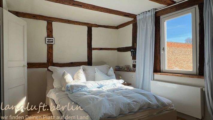 Schlafzimmer zum Garten.jpg