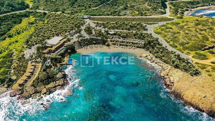 Real Estate with Private Pools and Sea Views in Girne